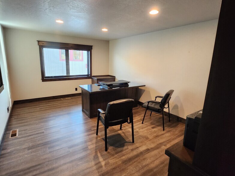 More Photos Of 10157 N Taryne St, Hayden Warehouse For Lease