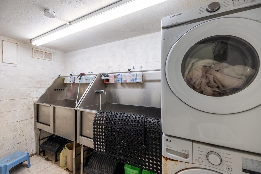 More Photos Of 200 N Main St, Duncanville Storefront Retail Office For Sale