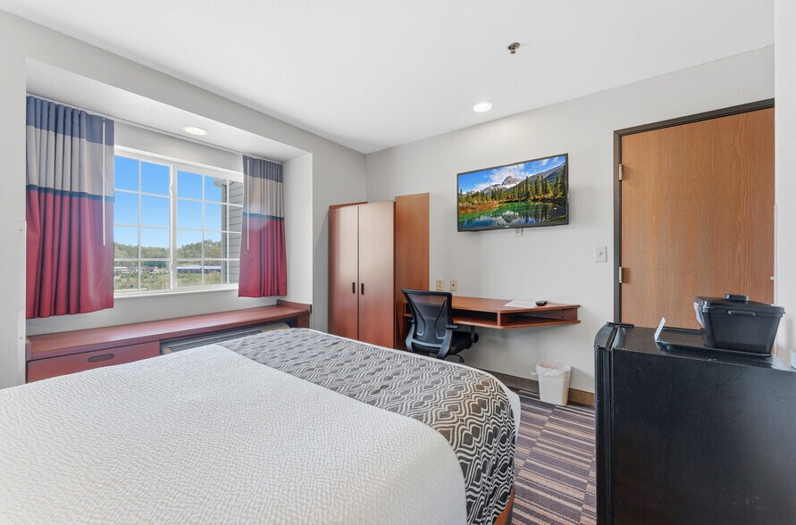 More Photos Of 15 Lawless Rd, Morgantown Hotel For Sale