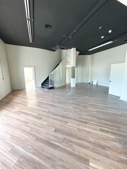 More Photos Of 97 S Sage Ave, Mobile General Retail For Sale