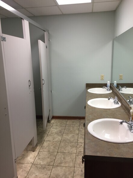 More Photos Of 100 Park Gate Ext, Tupelo Office For Lease