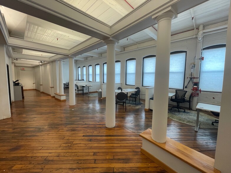 More Photos Of 85 Willow St, New Haven Flex For Lease