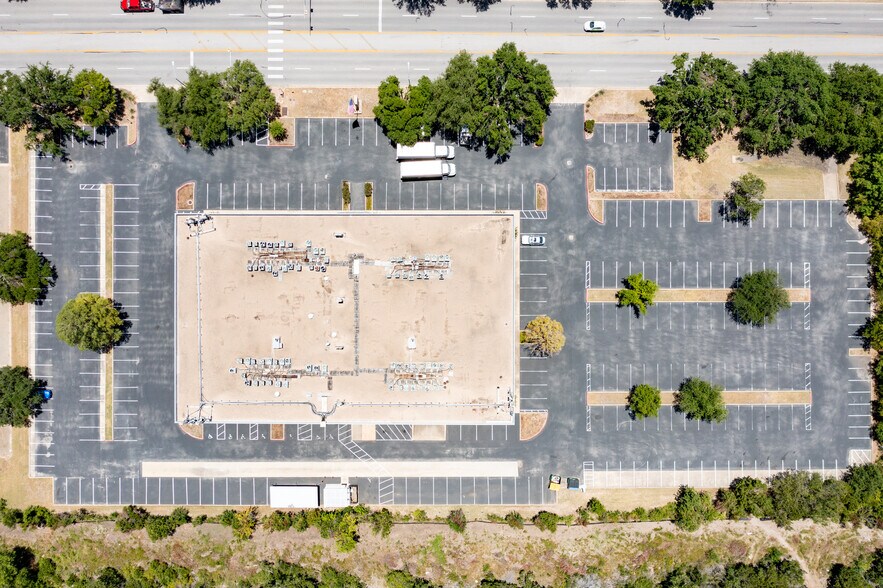 More Photos Of 8317 Cross Park Dr, Austin Office For Sale