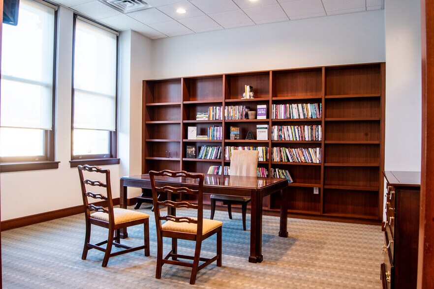 More Photos Of 18 Broad St, Charleston Office Residential For Lease