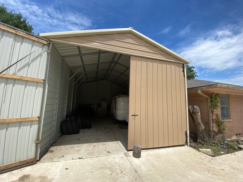 More Photos Of 6716 K Ave, Plano Office For Sale