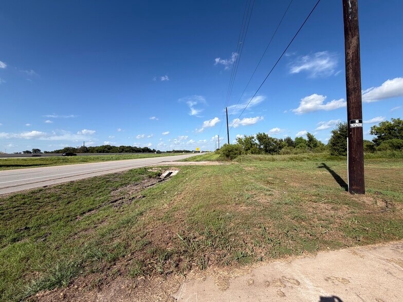 More Photos Of 111 County Road 227, East Bernard Freestanding For Lease