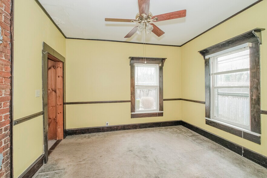 More Photos Of 20 N Main St, Marlboro Office For Sale