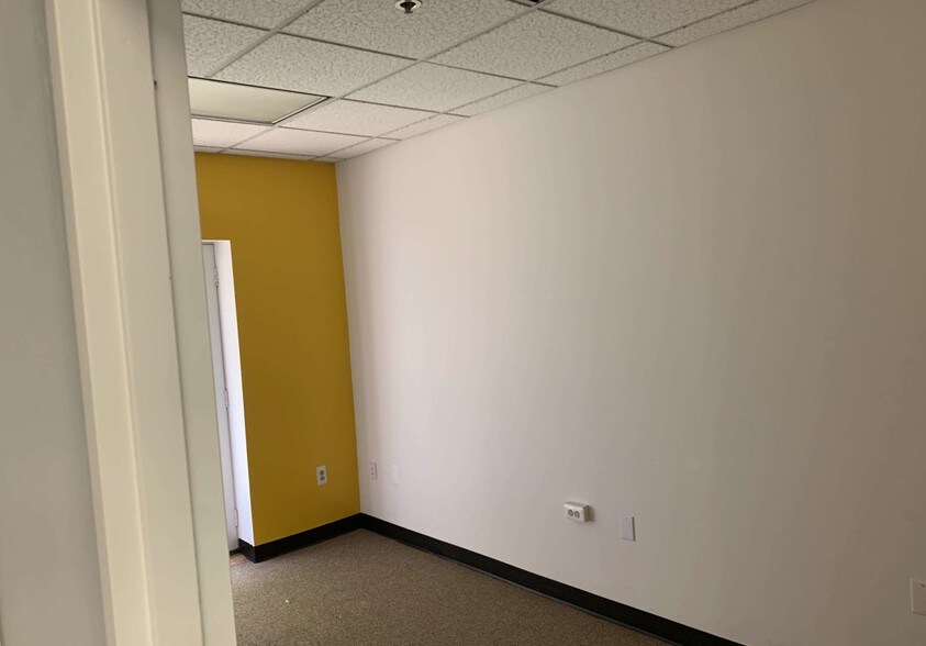 More Photos Of 2150-2168 Wisconsin Ave NW, Washington Office For Lease