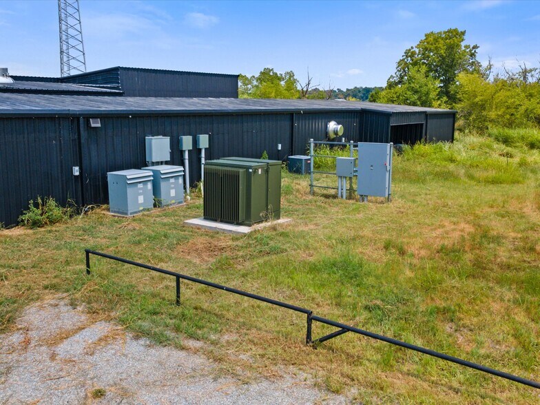 More Photos Of 700 N Main St, Lexington Warehouse For Lease