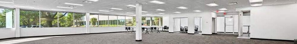 More Photos Of 536-616 Atrium Dr, Vernon Hills Office For Lease