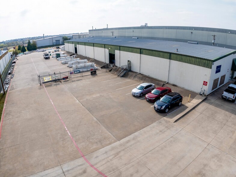 More Photos Of 167 Sentry Dr, Mansfield Warehouse For Lease