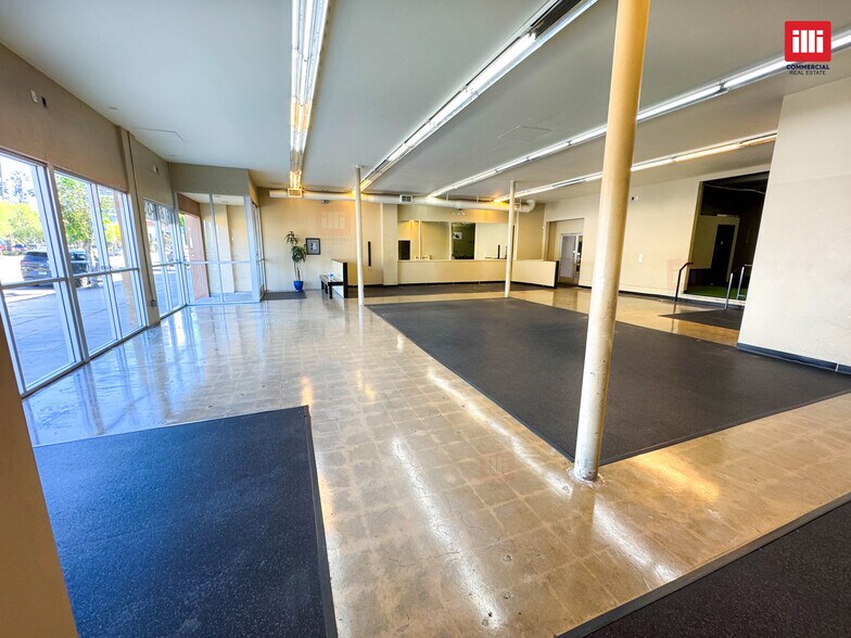 More Photos Of 21144-21146 Ventura Blvd, Woodland Hills Storefront Retail Office For Lease