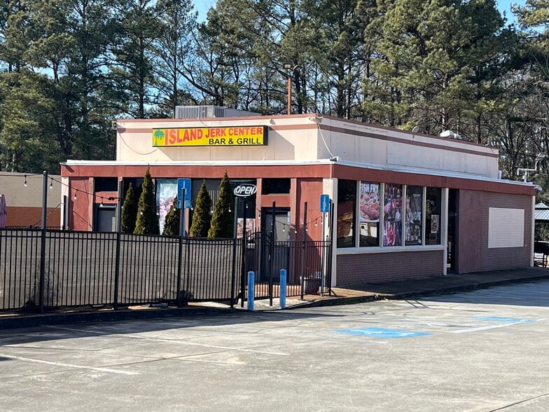 Primary Photo Of 5038 Memorial Dr, Stone Mountain Freestanding For Sale