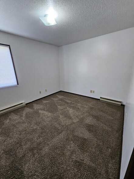 More Photos Of 520 S 5th Ave E, Newton Apartments For Sale