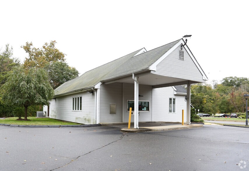 More Photos Of 9 Water St, Chester Bank For Lease