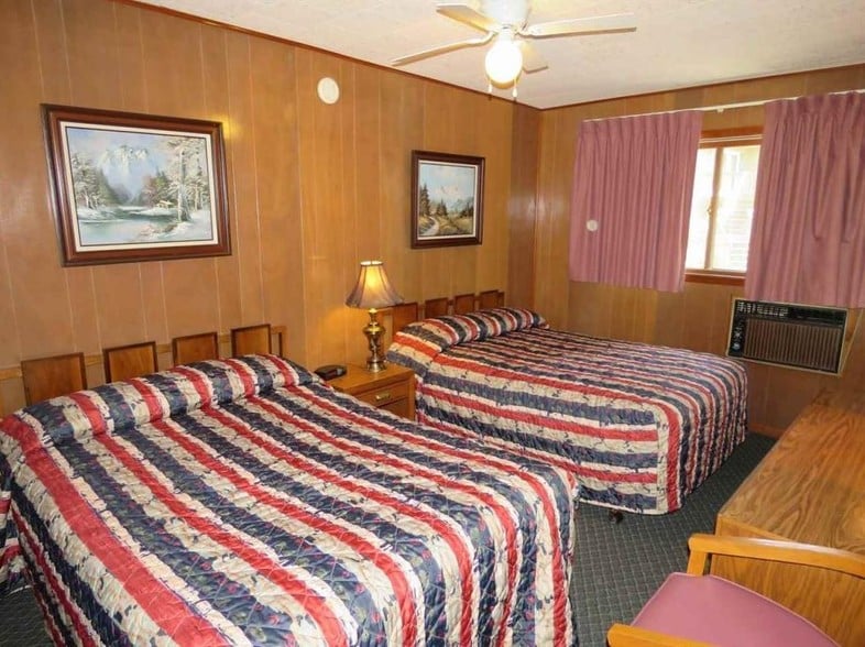 More Photos Of 1080 E Hiawatha Dr, Wisconsin Dells Hotel For Sale
