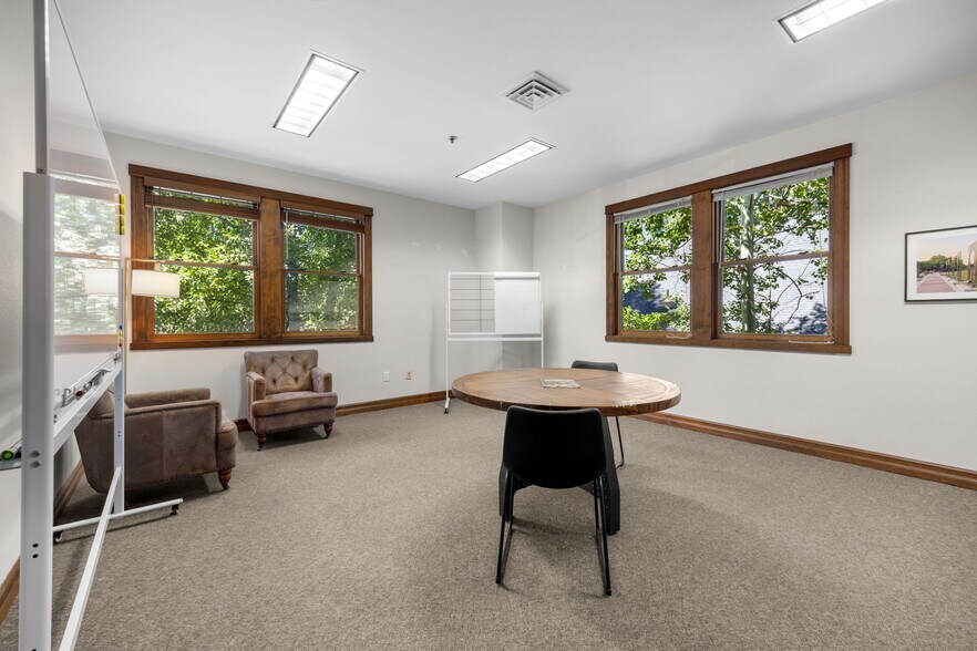 More Photos Of 750 Buckaroo Trl, Sisters Office For Sale