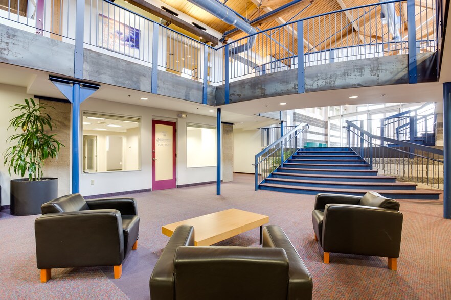 More Photos Of 725 Jackson St, Fredericksburg Office For Lease