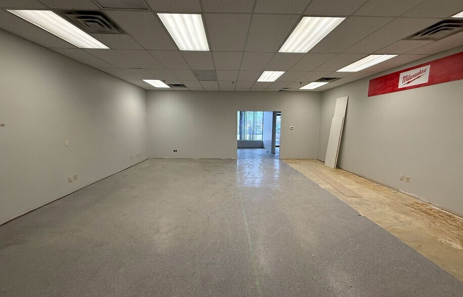 More Photos Of 188 Bunting Rd, St Catharines Light Distribution For Lease