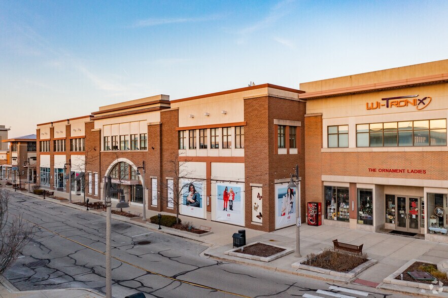 More Photos Of 619-699 E Boughton Rd, Bolingbrook Unknown For Lease