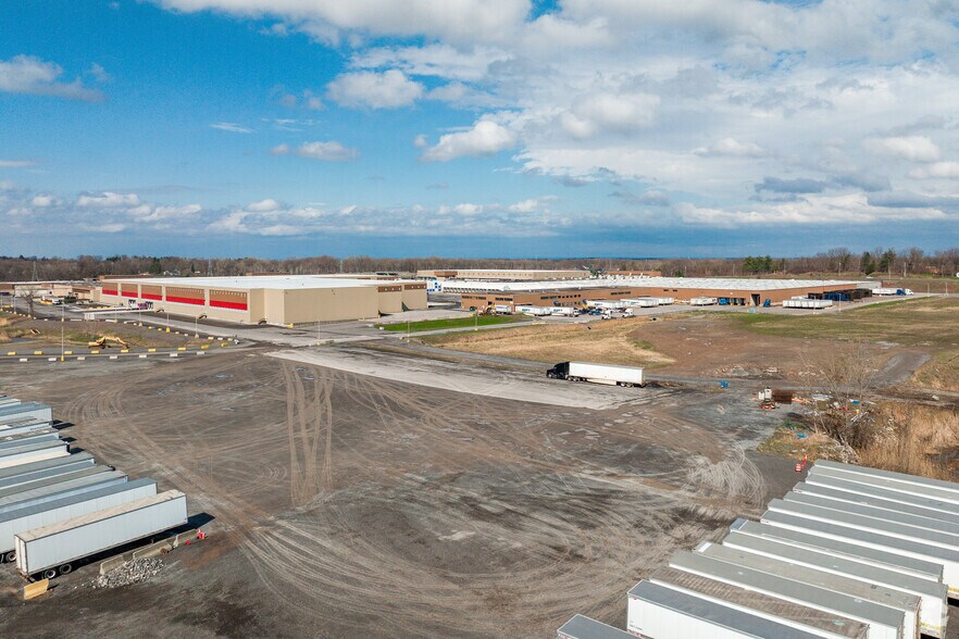 More Photos Of 6600 New Venture Gear Dr, East Syracuse Manufacturing For Lease