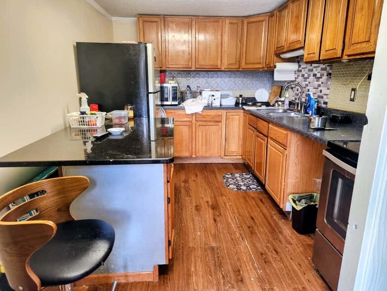 More Photos Of 317 S State St, Westville Hotel For Sale