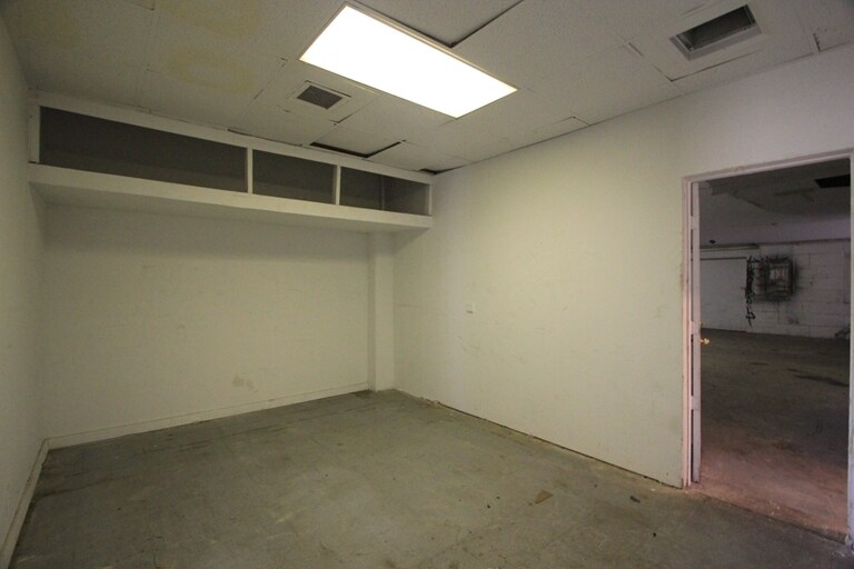 More Photos Of 9065 Jeff St, Bellflower Auto Repair For Sale