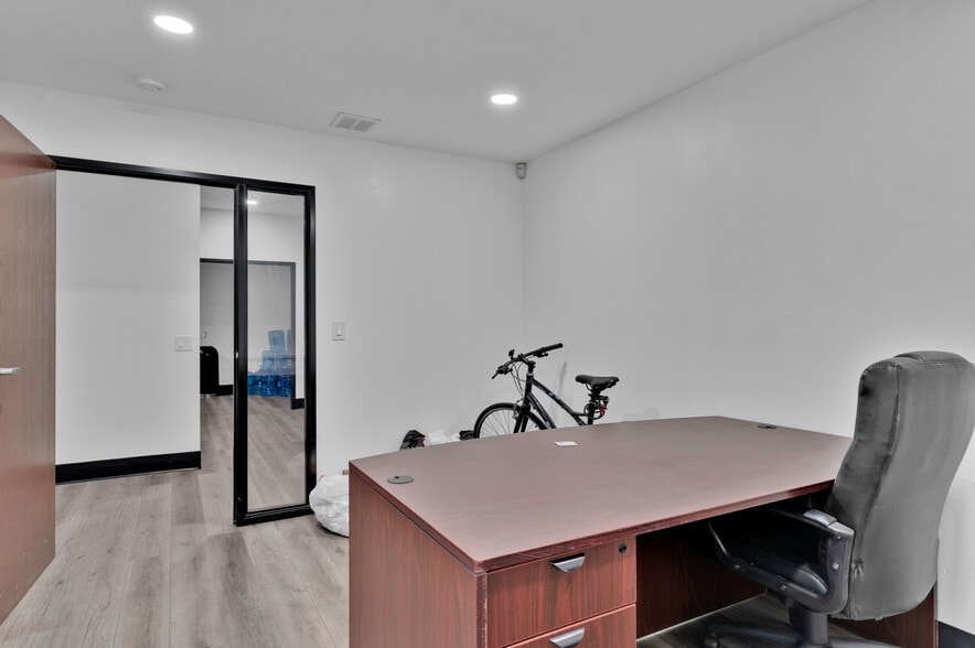 More Photos Of 23231 Vista Grande Dr, Laguna Hills Warehouse For Sale