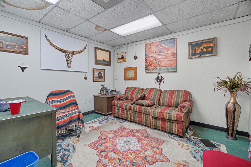 More Photos Of 257 Butternut St, Abilene Showroom For Lease