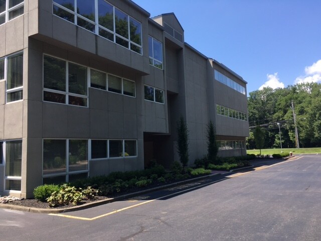 More Photos Of 860 Wyckoff Ave, Mahwah Medical For Lease