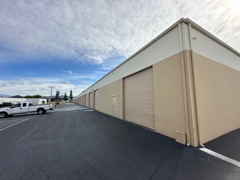 More Photos Of 1050 Pioneer Way, El Cajon Warehouse For Lease