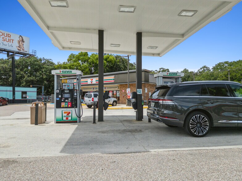 More Photos Of 2925 Corrine Dr, Orlando Service Station For Sale