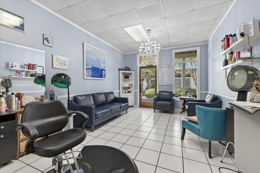 More Photos Of 913 Gulf Breeze Pky, Gulf Breeze Storefront Retail Office For Sale