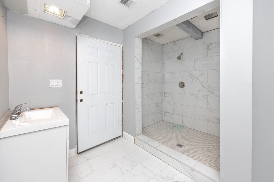 More Photos Of 2100 Dr Martin Luther King Jr St S, Saint Petersburg Medical For Sale