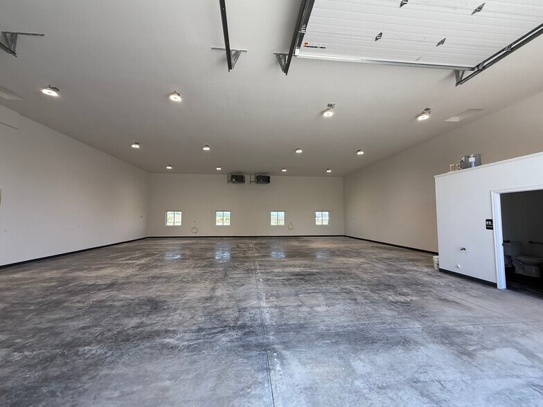 More Photos Of 7645 Grinde Rd, Deforest Warehouse For Sale