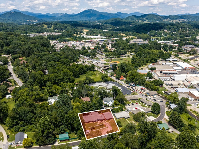 More Photos Of 84 Chestnut Park Dr, Waynesville Healthcare For Sale