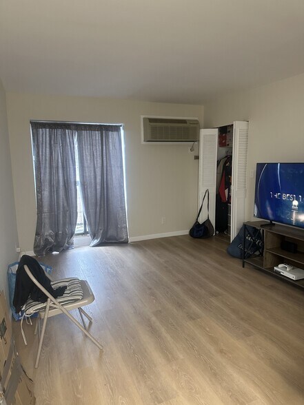 More Photos Of 5725 Van Horn St, Elmhurst Multifamily For Sale