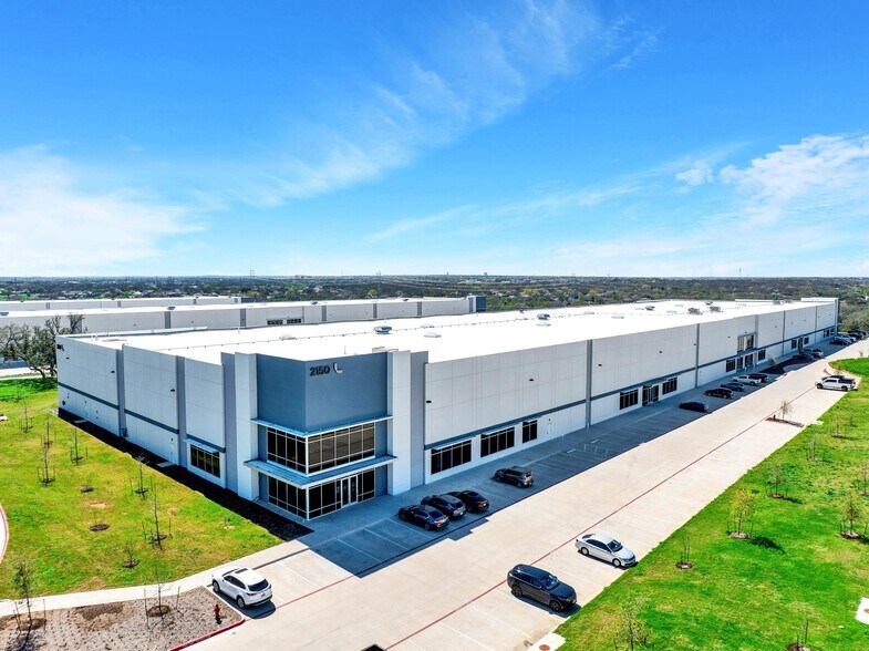 More Photos Of 2150 Chisholm Trail Rd, Round Rock Distribution For Lease