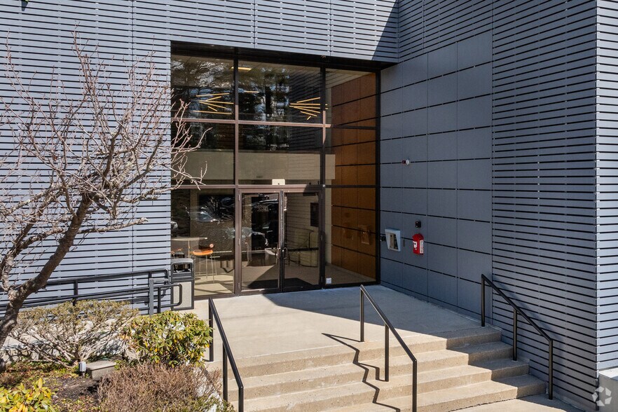 More Photos Of 199 Wells Ave, Newton Medical For Lease