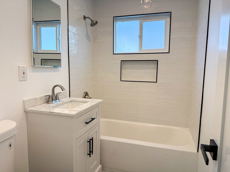 More Photos Of 1401 S Standard Ave, Santa Ana Apartments For Sale