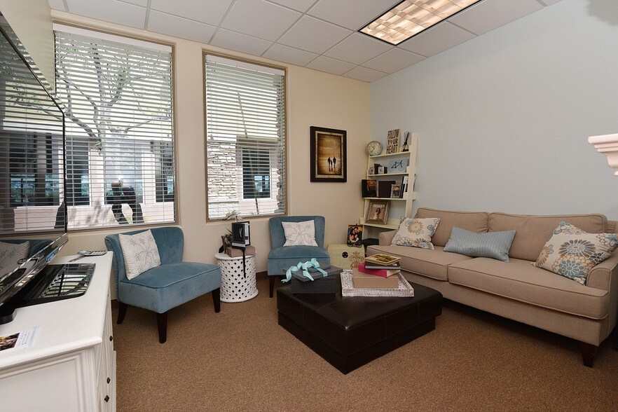 More Photos Of 34975 N North Valley Pky, Phoenix Medical For Lease