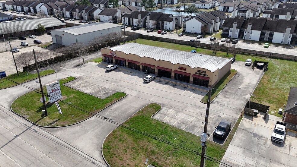 More Photos Of 12524 Jefferson Hwy, Baton Rouge General Retail For Lease