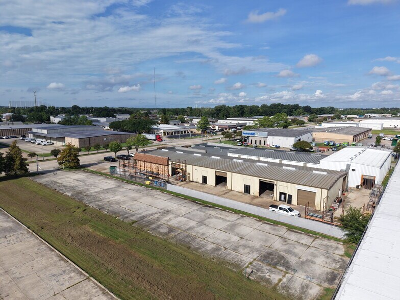 More Photos Of 12025 Industriplex Blvd, Baton Rouge Warehouse For Lease