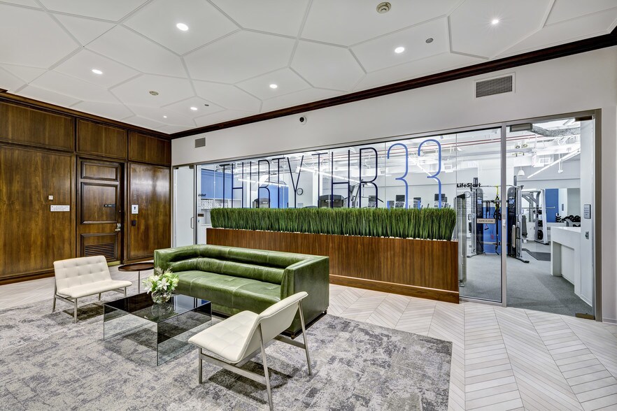 More Photos Of 33 N LaSalle St, Chicago Coworking Space