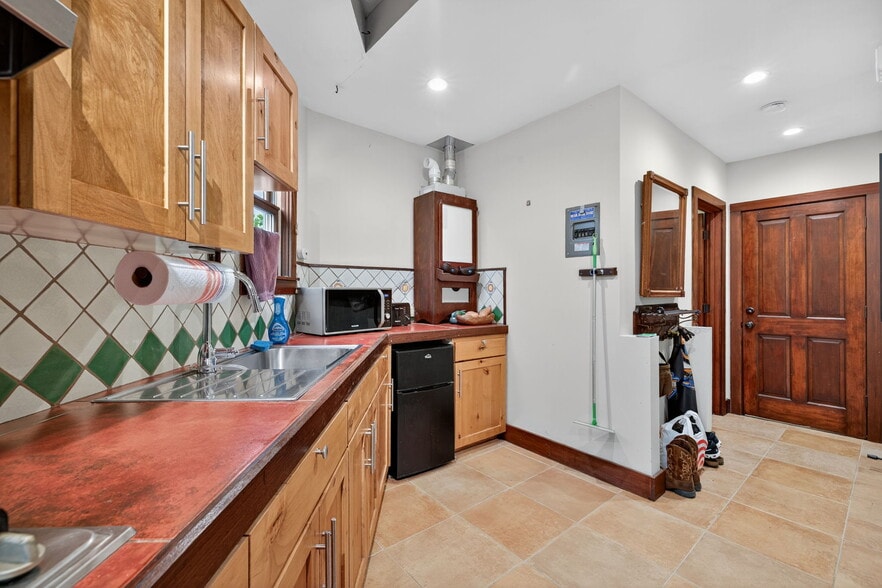 More Photos Of 3300 Broadway St, Sacramento Storefront Retail Office For Lease