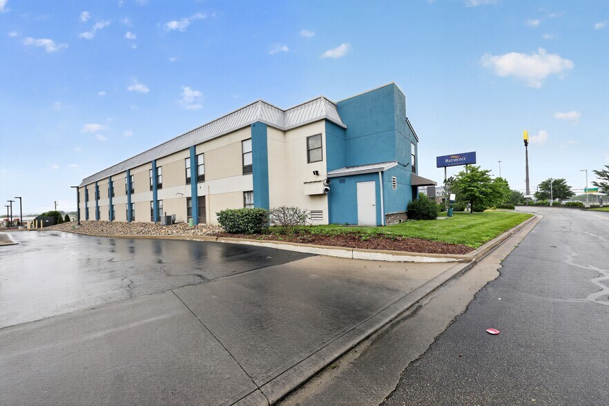 More Photos Of 40 New Garver Rd, Monroe Hotel For Sale