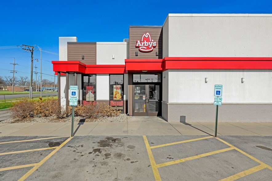 More Photos Of 207 S Halsted, Chicago Heights Fast Food For Sale