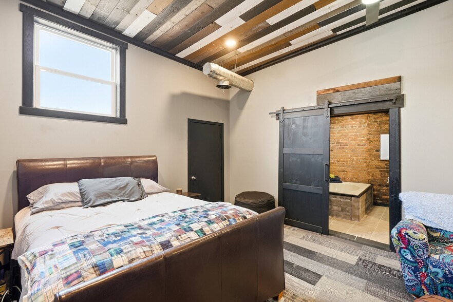 More Photos Of 106 N Orange St, Albion Storefront For Sale