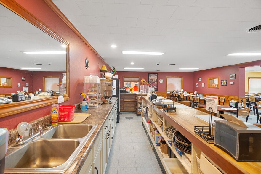 More Photos Of 125 N Newton St, Middleton Restaurant For Sale