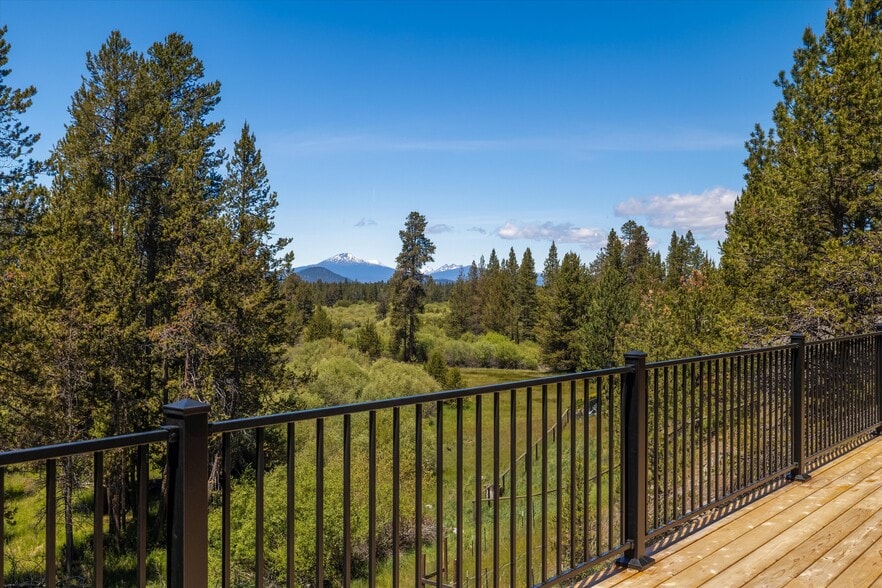 More Photos Of 53345 Riverview Dr, La Pine Multifamily For Sale